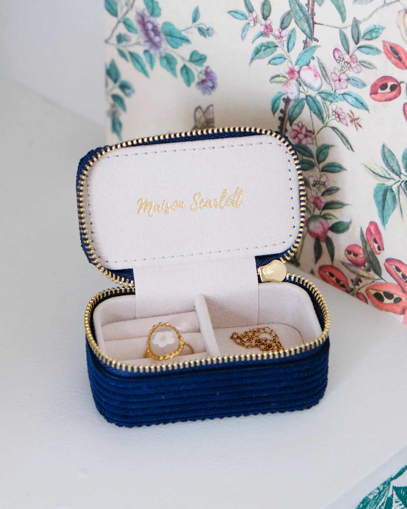 Mini boîte à bijoux de voyage Marie en velours côtelé - Image 3