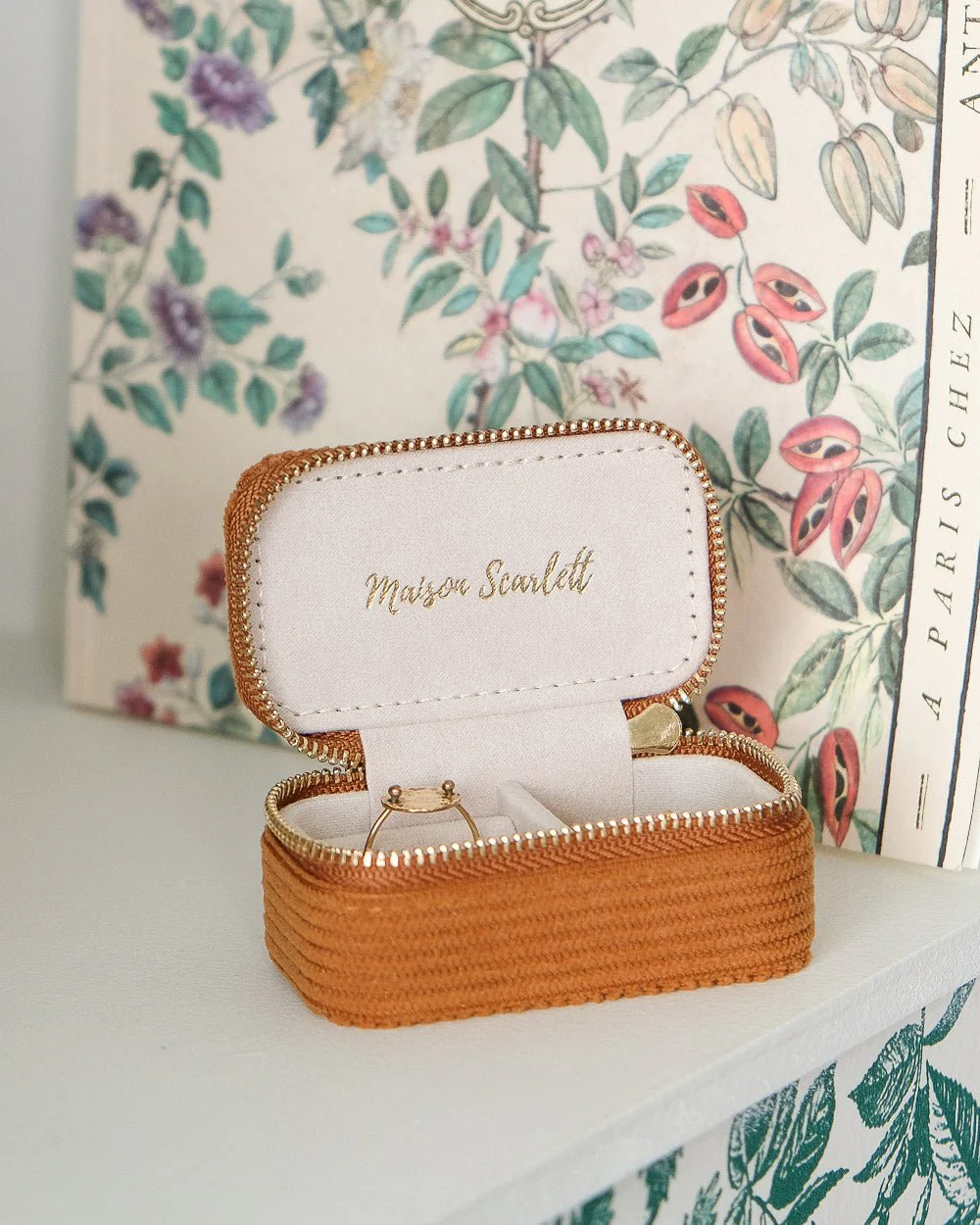 Mini boîte à bijoux de voyage Marie en velours côtelé - Image 9